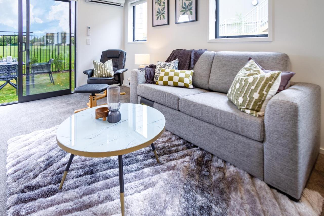 Peaceful Park View Townhouse 2 Bed W/Carpark Lägenhet Christchurch Exteriör bild