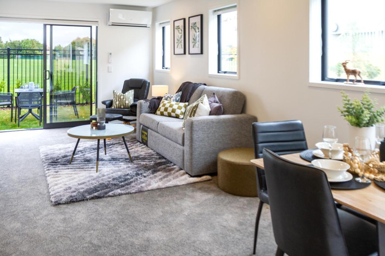 Peaceful Park View Townhouse 2 Bed W/Carpark Lägenhet Christchurch Exteriör bild
