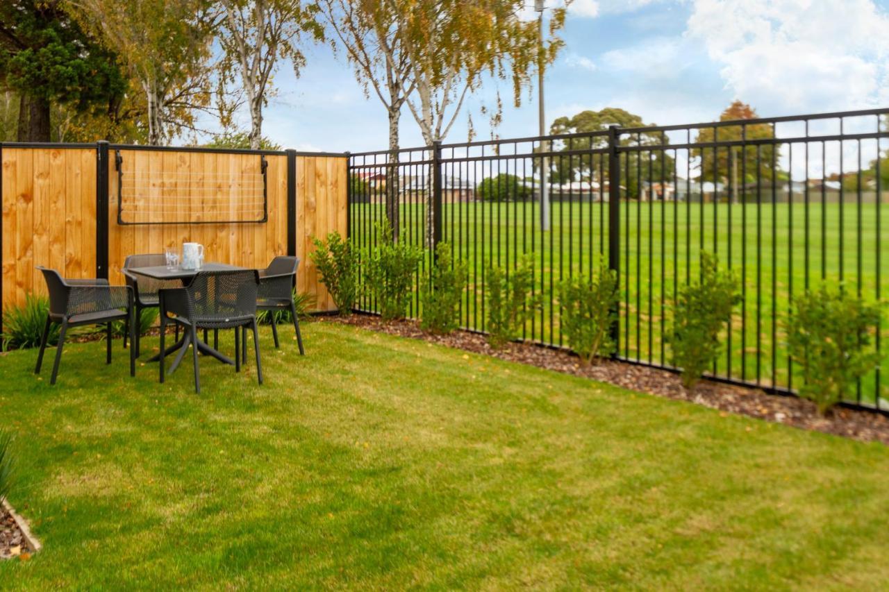 Peaceful Park View Townhouse 2 Bed W/Carpark Lägenhet Christchurch Exteriör bild